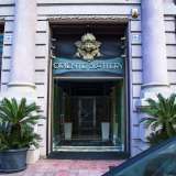 Al momento della realizzazione dell'hotel si diede anche vita al teatro Oriente, dotato di 2mila posti a sedere. Teatro che dopo poco fu trasformato in cinema: una destinazione che mantenuto per decenni fino a quando, nel 2002, una sala bingo ha preso il suo posto
